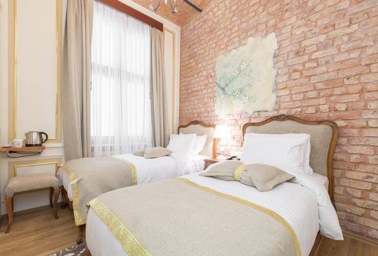 Pera Parma Hotel
