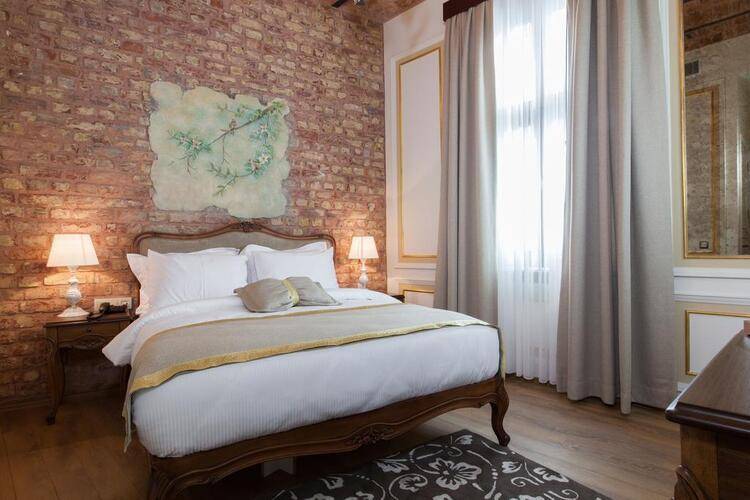 Pera Parma Hotel