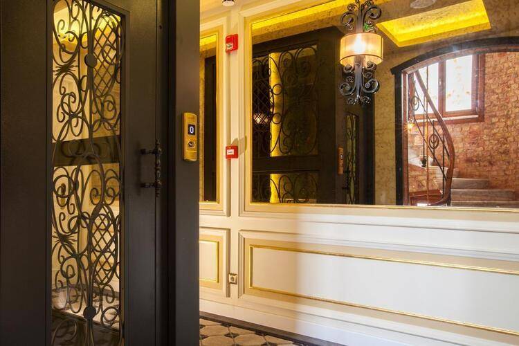 Pera Parma Hotel