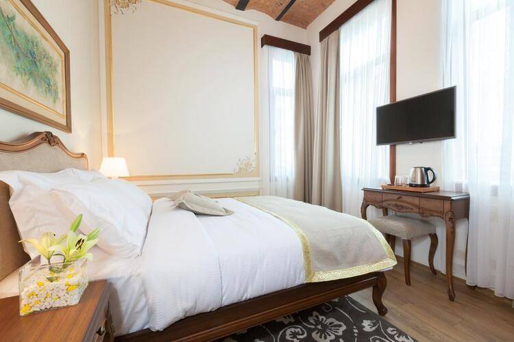 Pera Parma Hotel