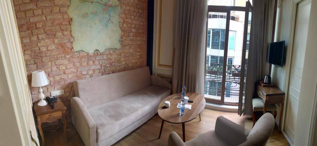 Pera Parma Hotel