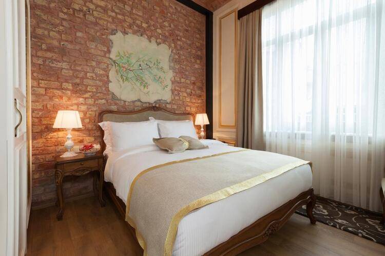 Pera Parma Hotel