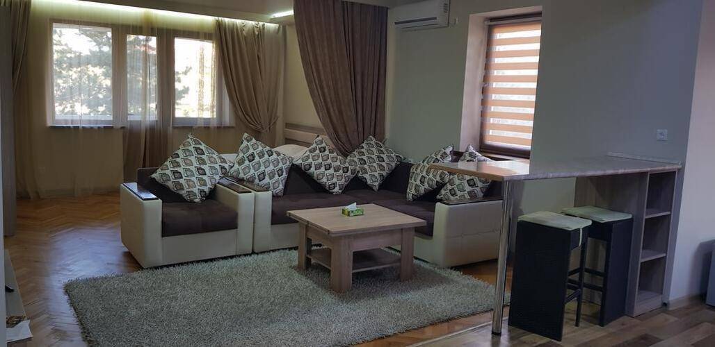 Cross Apartments And Tours