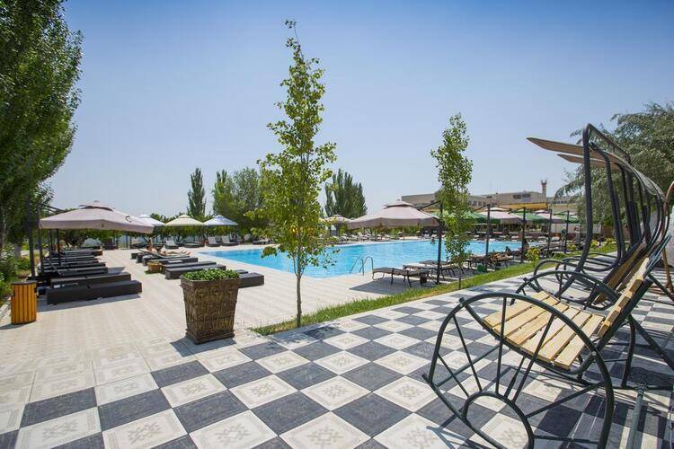Cross Apartments And Tours