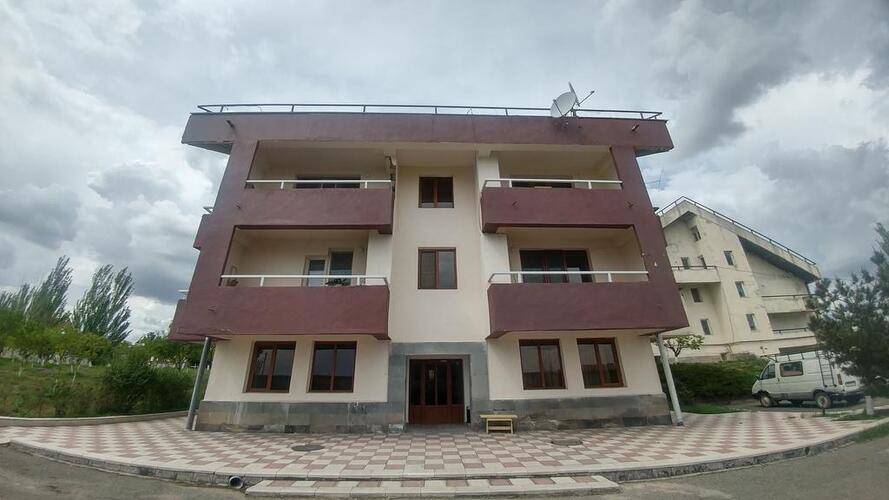 Cross Apartments And Tours