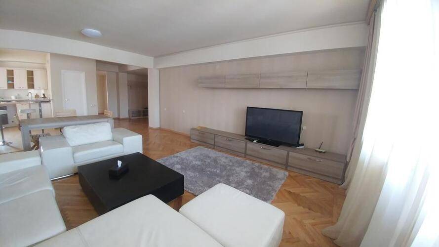 Cross Apartments And Tours