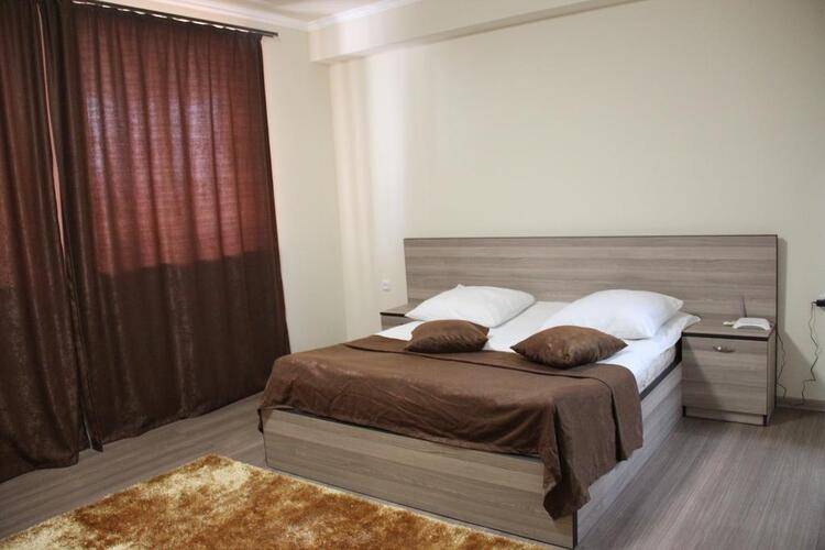 Cross Apartments And Tours