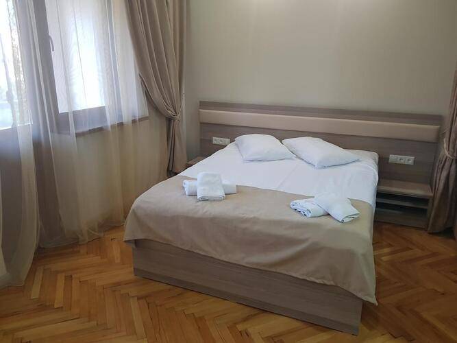 Cross Apartments And Tours