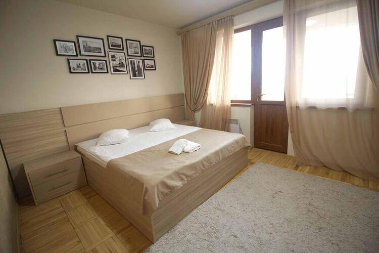 Cross Apartments And Tours
