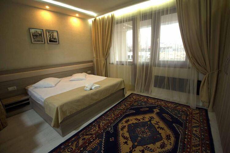Cross Apartments And Tours