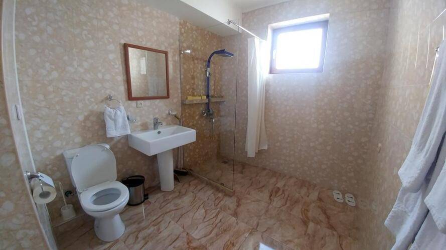 Cross Apartments And Tours