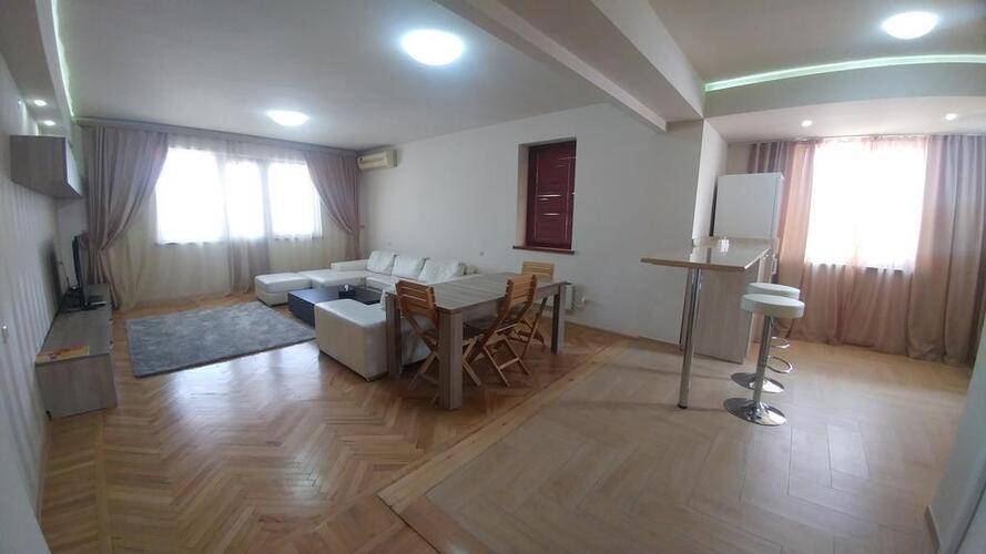 Cross Apartments And Tours