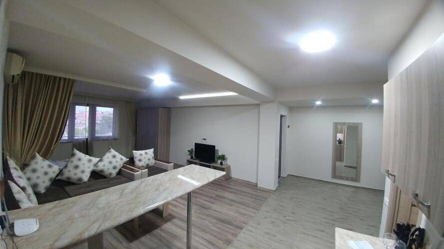 Cross Apartments And Tours