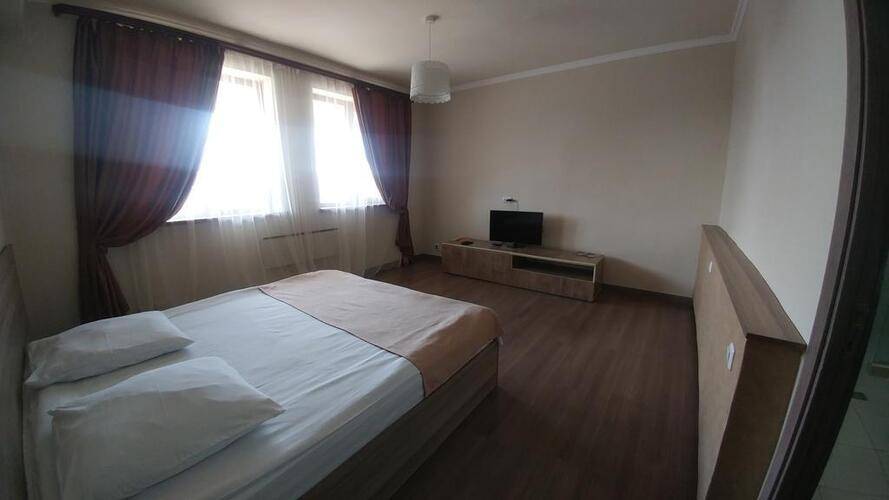 Cross Apartments And Tours