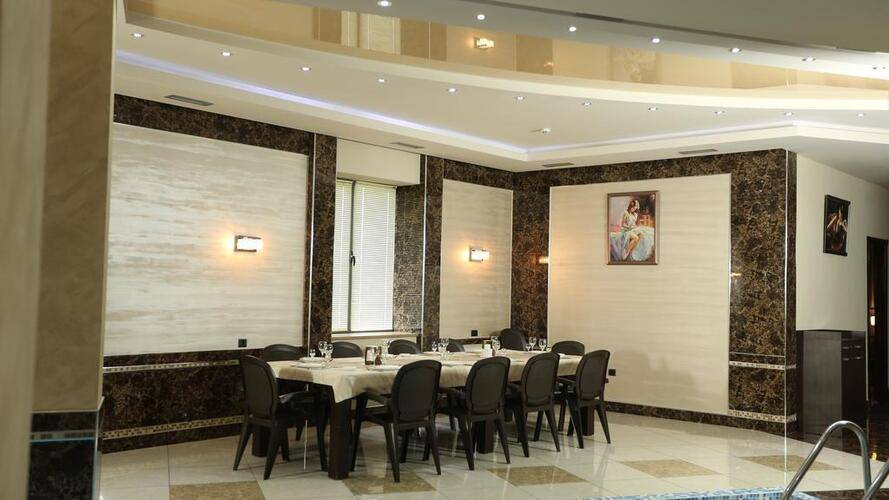 Avan Plaza Hotel
