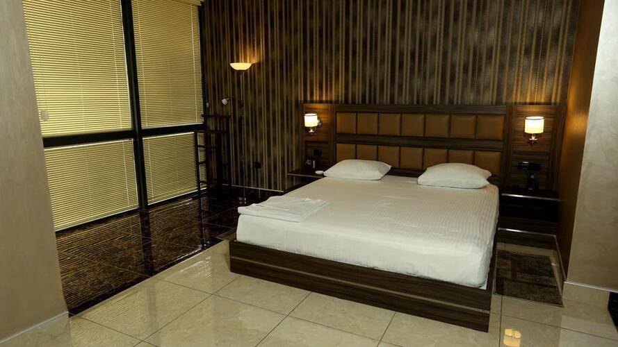 Avan Plaza Hotel