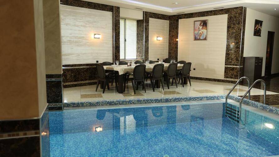 Avan Plaza Hotel