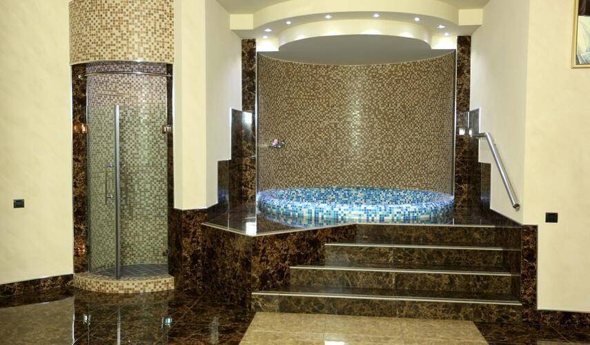Avan Plaza Hotel