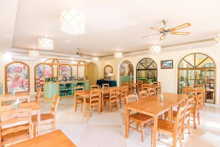 Hula Hula Anana Hotel