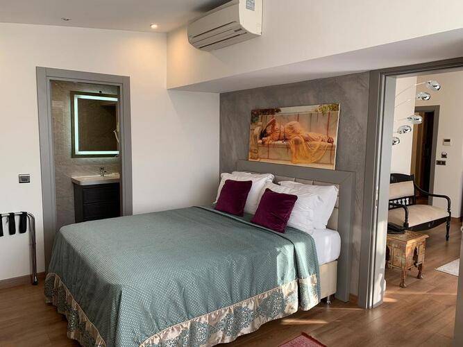 Regency World Suite & Hotel