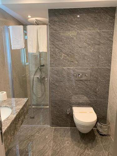 Regency World Suite & Hotel
