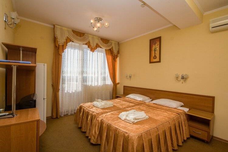 Отель Аист