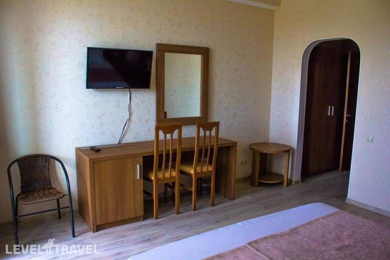 Изображение отеля 8