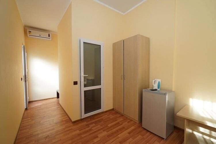 Отель Корона