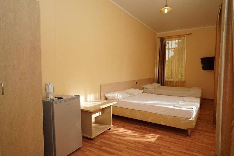 Отель Корона