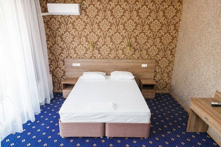 Hotel Revyu