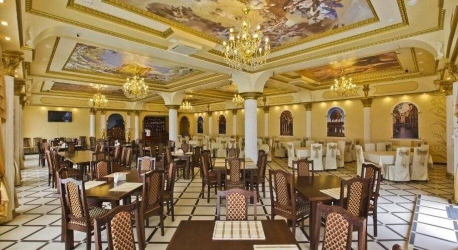Riviera Grand Hotel