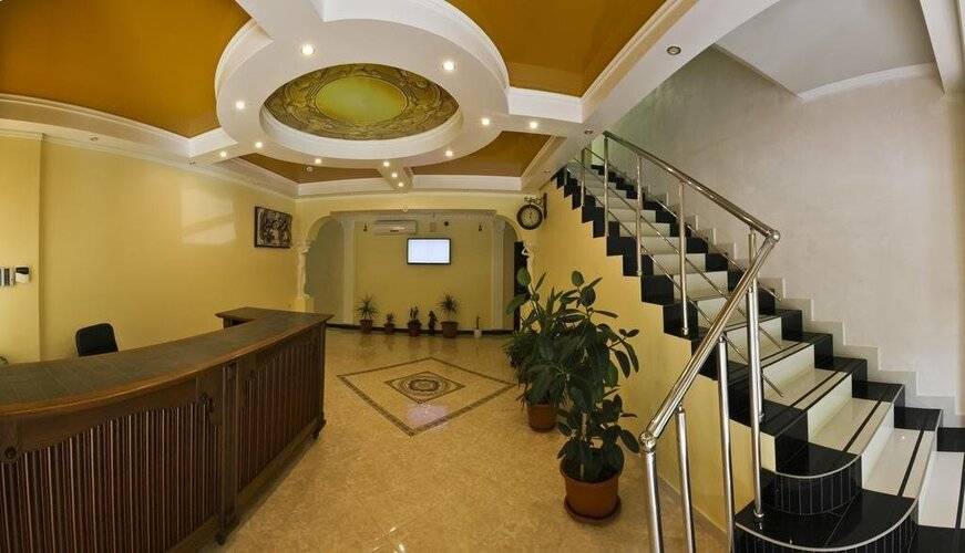 Riviera Grand Hotel