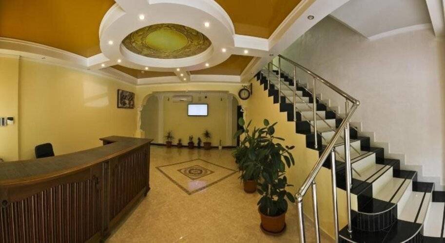 Riviera Grand Hotel