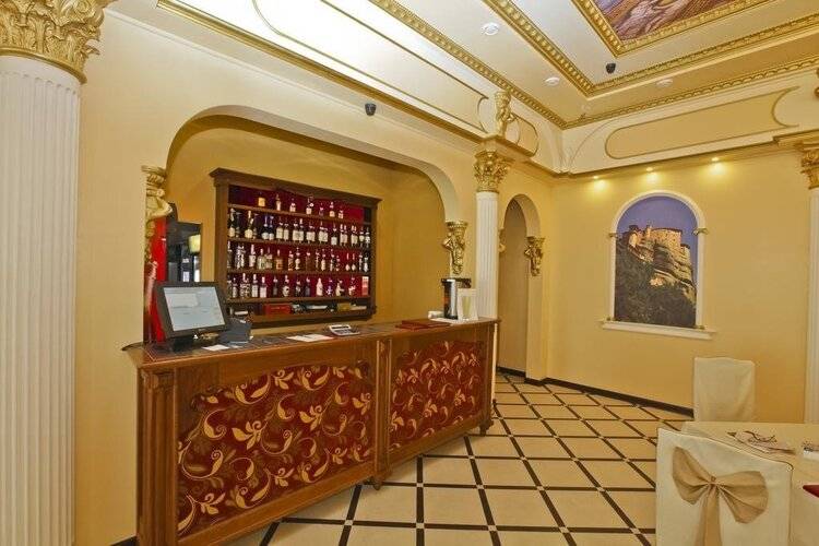 Riviera Grand Hotel