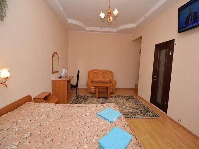 Отель Малахит