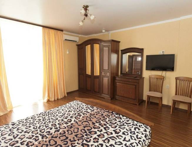 Paradise Hotel