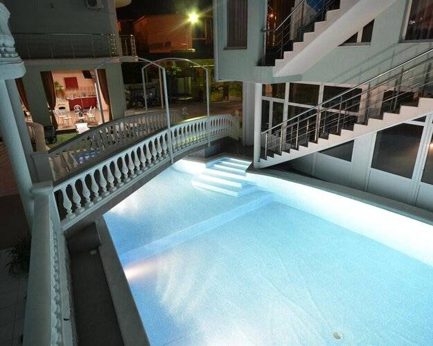 Paradise Hotel