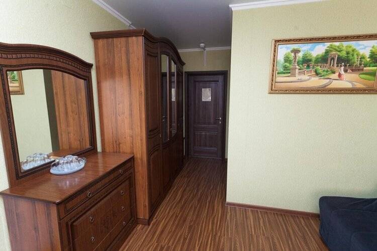Paradise Hotel