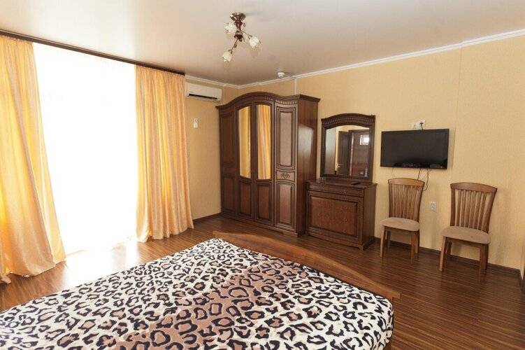 Paradise Hotel