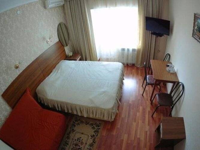 Paradise Hotel