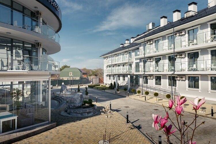 Bomo Marine Palace
