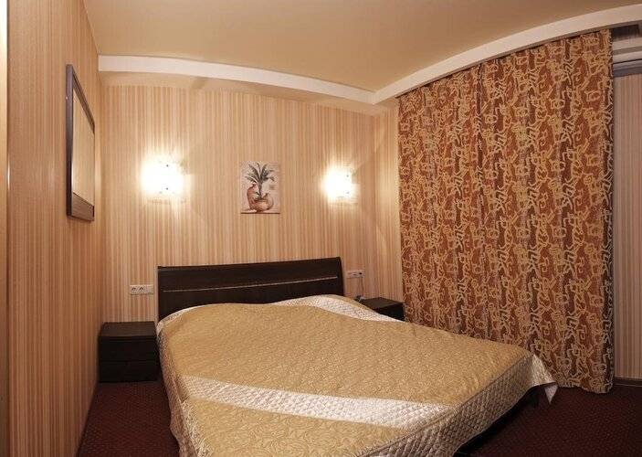Алекс Отель На Мужества