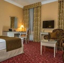 $item['hotel']['name']