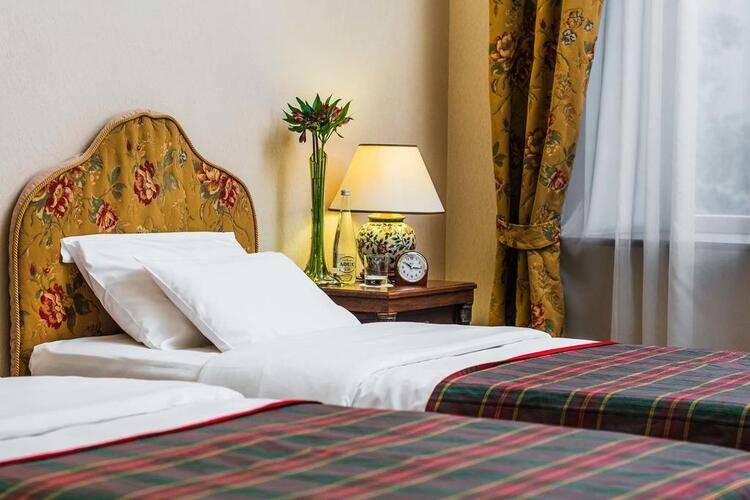 Lancaster Court Hotel (Ланкастер Корт Отель)