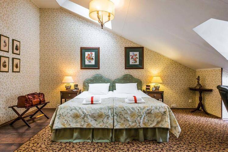 Lancaster Court Hotel (Ланкастер Корт Отель)