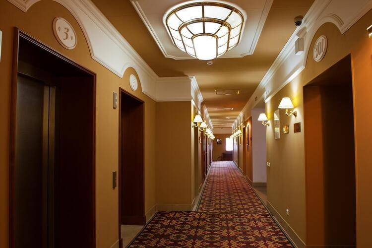 Lancaster Court Hotel (Ланкастер Корт Отель)