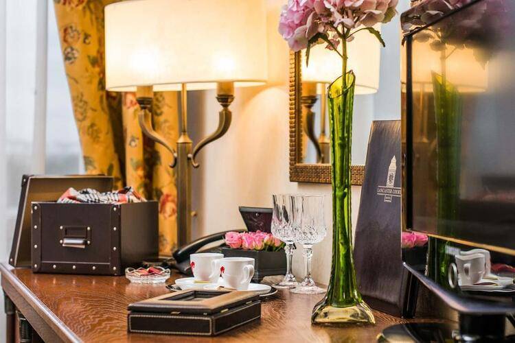 Lancaster Court Hotel (Ланкастер Корт Отель)