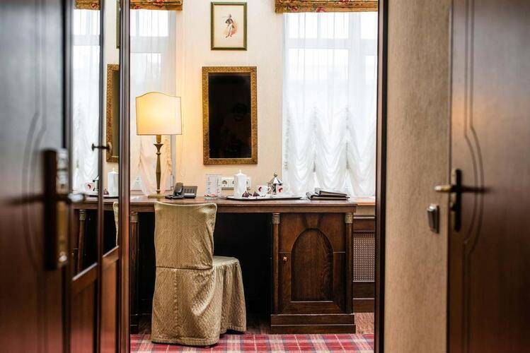 Lancaster Court Hotel (Ланкастер Корт Отель)