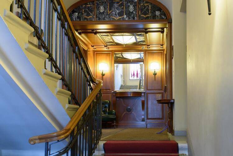 Lancaster Court Hotel (Ланкастер Корт Отель)