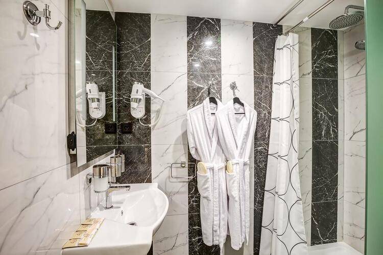 Mops Hotel & Spa
